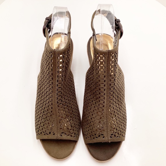 {Carlos by Carlos Santana} Deandra Heeled Sandals - Picture 2 of 8